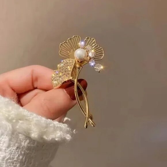 Floral and Pearl Brooch - Picture 1 of 1